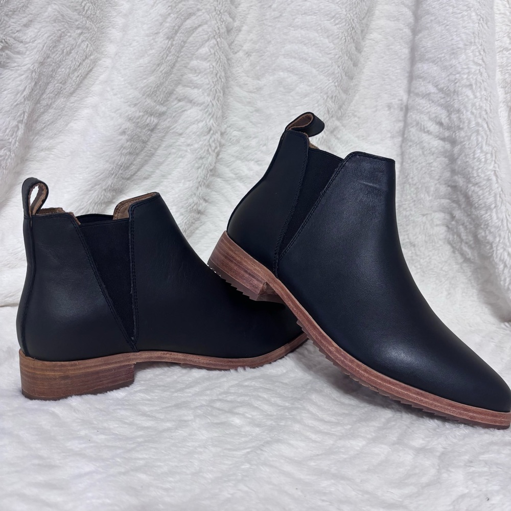 Nisolo Black Leather Chelsea Boots